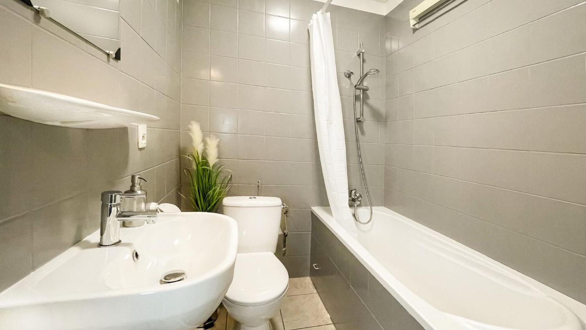 HOMEY KEOLA - Parking privé gratuit - Aux portes de Genève - Au pied du tram - Appartement avec 1 chambre et un grand salon avec un canapé-lit Ambilly Extérieur photo