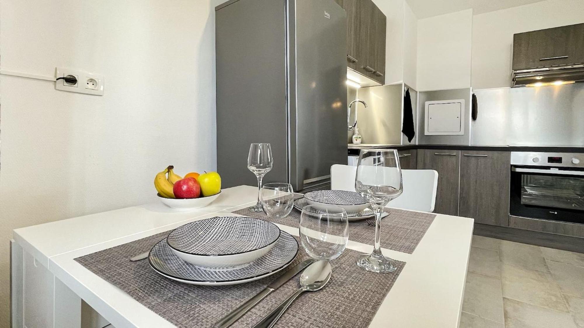 HOMEY KEOLA - Parking privé gratuit - Aux portes de Genève - Au pied du tram - Appartement avec 1 chambre et un grand salon avec un canapé-lit Ambilly Extérieur photo