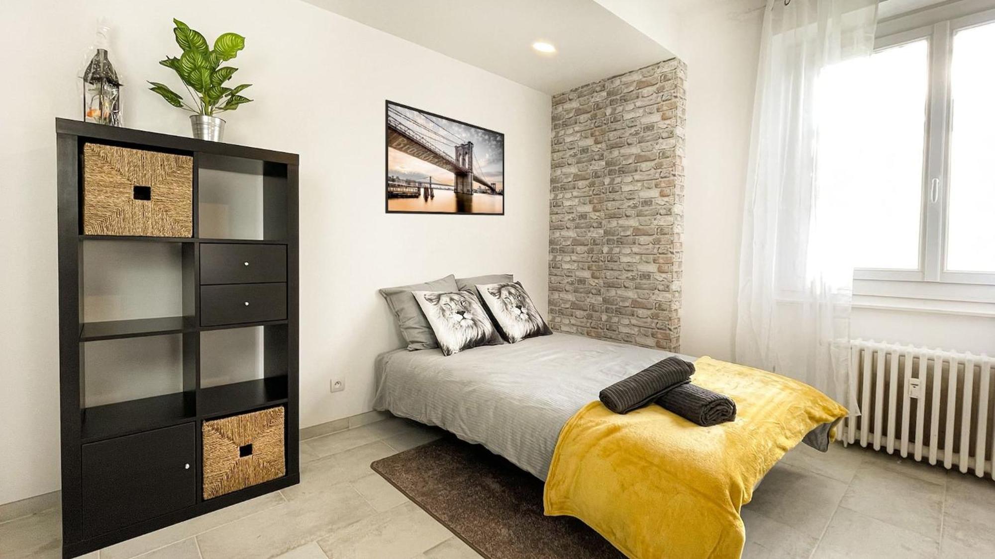 HOMEY KEOLA - Parking privé gratuit - Aux portes de Genève - Au pied du tram - Appartement avec 1 chambre et un grand salon avec un canapé-lit Ambilly Extérieur photo